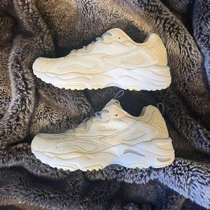 New Fila Ray Tracer Sneakers - Size 7.5